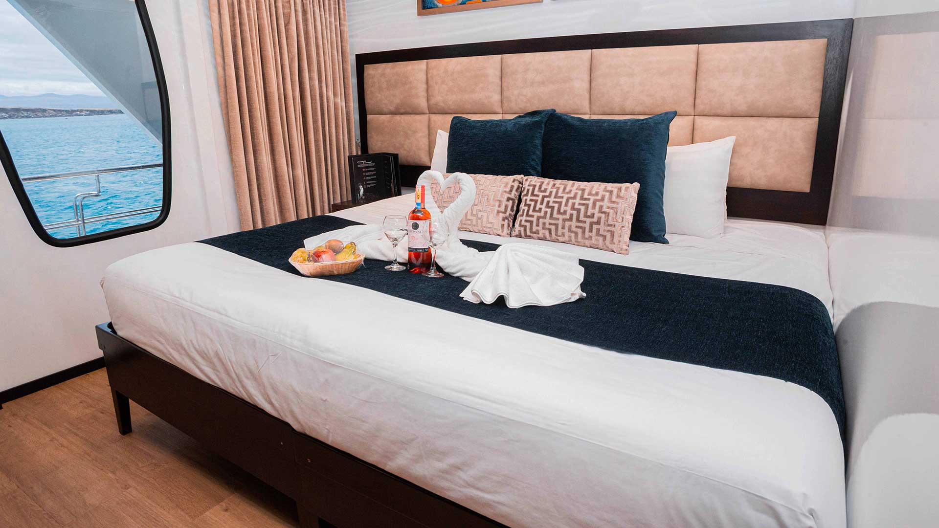 Cabins Slide Alya Catamaran - Galaxy Cruises