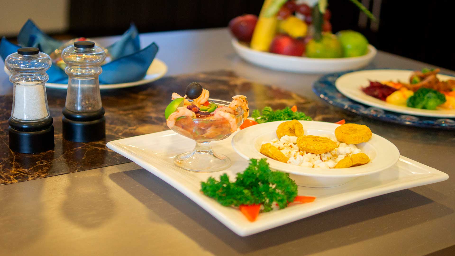 Cuisine Slide Alya Catamaran - Galaxy Cruises