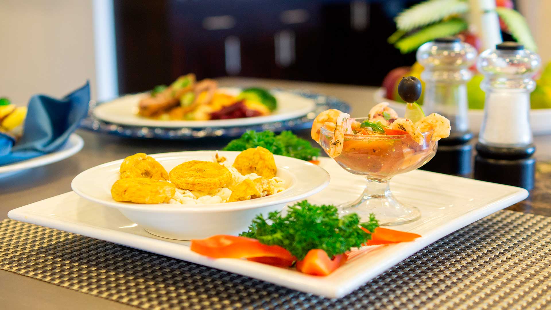 Cuisine Slide Alya Catamaran - Galaxy Cruises