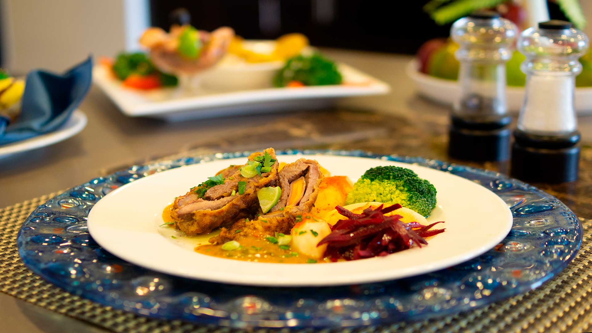 Cuisine Slide Alya Catamaran - Galaxy Cruises