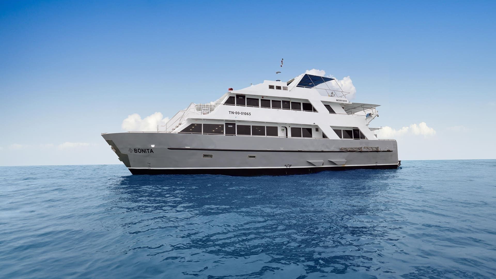 Bonita Yacht exterior - Galaxy Cruises