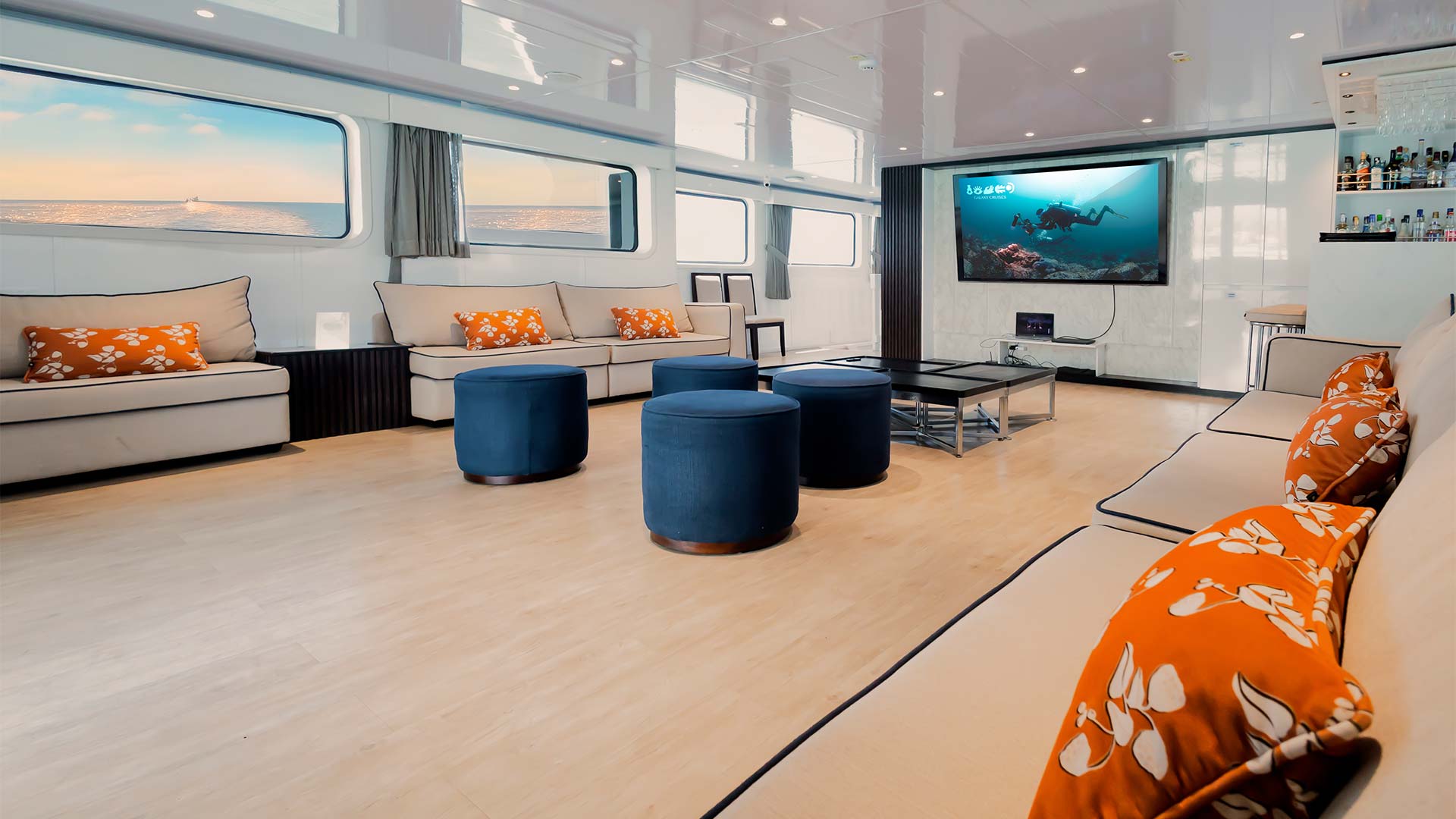 Facilities Slide Galaxy Diver III - Galaxy Cruises