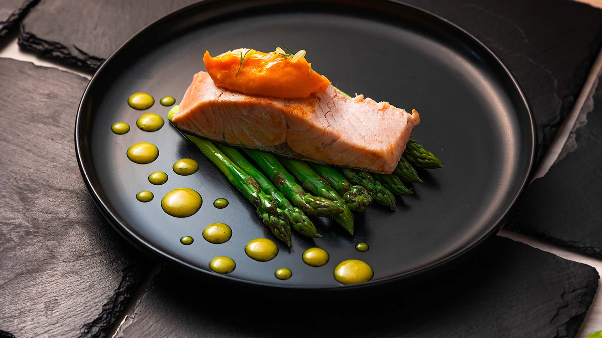 Cuisine Slide Zibo Yacht - Galaxy Cruises