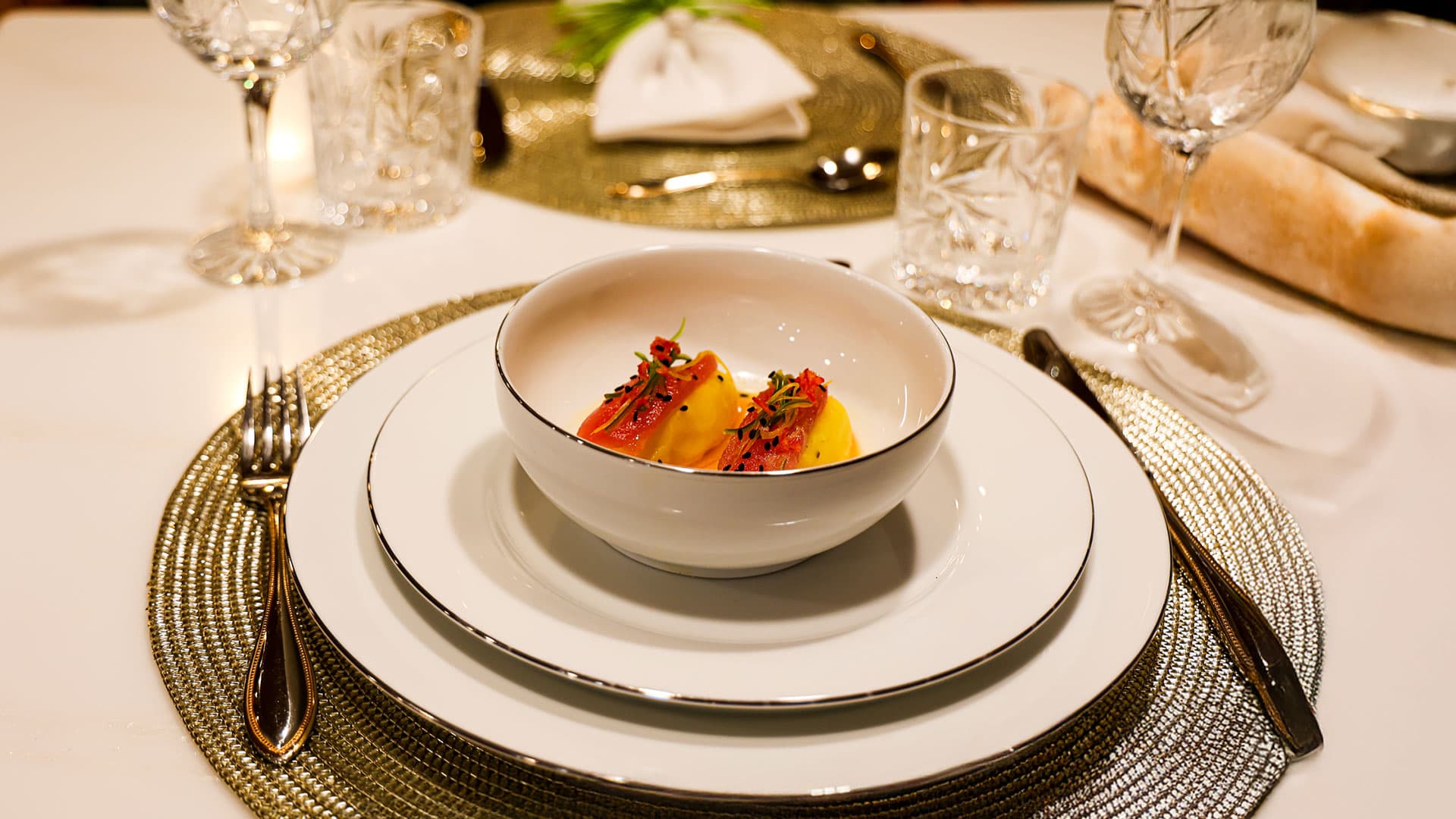 Cuisine Slide Zibo Yacht - Galaxy Cruises